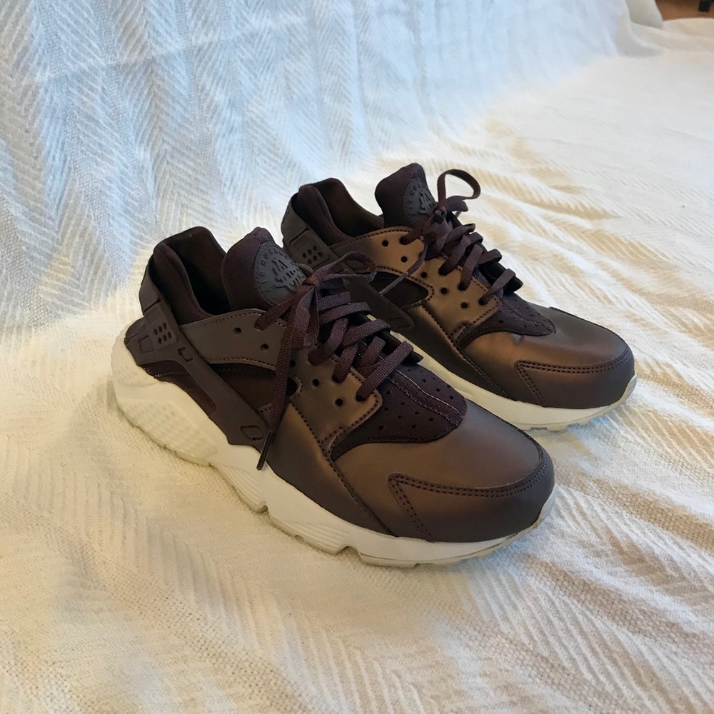 Nike Air Haurache (women’s)